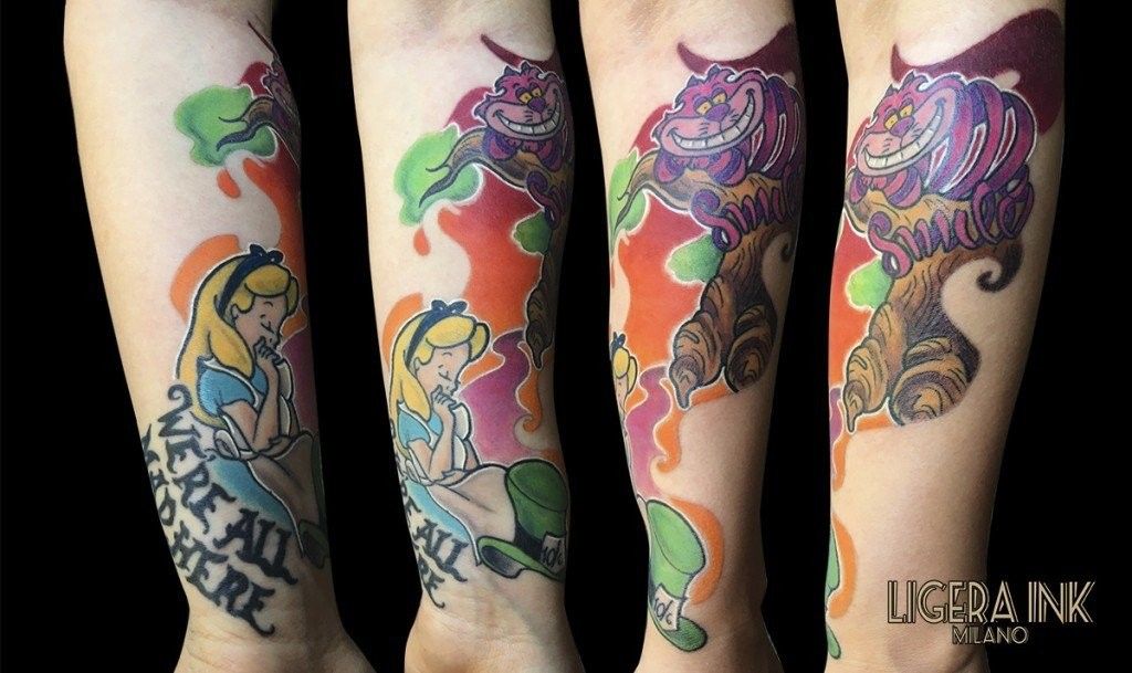 Ligera-Ink-Tattoo-Milano-Tattoo-cartoon-Tatuaggi-cartoni-animati-tattoo-cartoon-tatuaggi-disney-tatuaggio-alice-nel-paese-delle-meraviglie-migliori tatuatori milano tatuaggio stregatto tatuaggio alice nel paese delle meraviglie
