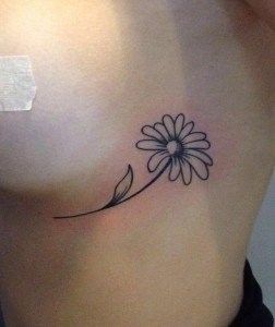 Ligera Ink tatuaggi piccoli tatuaggi minimal tattoo minimal tatuaggio margherita tattoo margherita