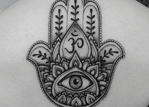 Mano-di-fatima-tattoo-tatuaggio-mano-di fatima-tatuaggi-milano-tattoo-milano-tatuatori-milano-tatuatore-milano-studio-tatuaggi-milano