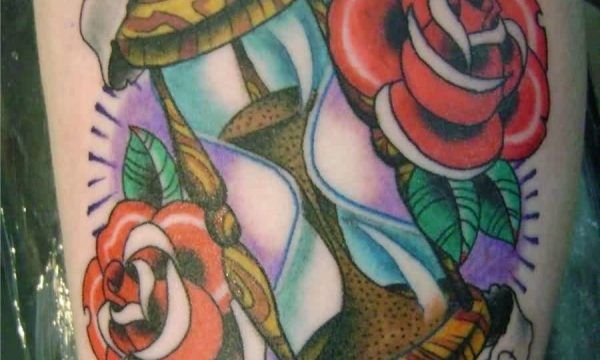 clessidra-tattoo-clessidra-tatuaggio-clessidra-ligera-ink-tatuaggi-colorati-tatuaggi-milano-tattoo-milano-tatuatori-milano-studio-di-tatuaggi-milano-migliori-tatuatori-milano