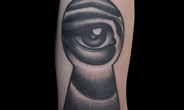 Ligera-Ink-Tattoo-milano-tatuaggio-occhio-tatuaggio-serratura-tattoo-studio-milano-tatuatori-a-milano-tatuaggi-milano-studio-di-tatuaggi-milano-tatuaggio-new-school-tatuaggio-new-traditional