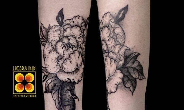 Ligera Ink tattoo milano tatuaggi milano tatuatori milano tatuaggio peonia blackwork tattoo peonia blackwork