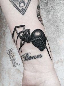 Ligera-ink-tattoo-milano-tatuaggi-milano-migliori-tatuatori-milano-tatuaggi-blackwork-milano-tatuaggio-ragno
