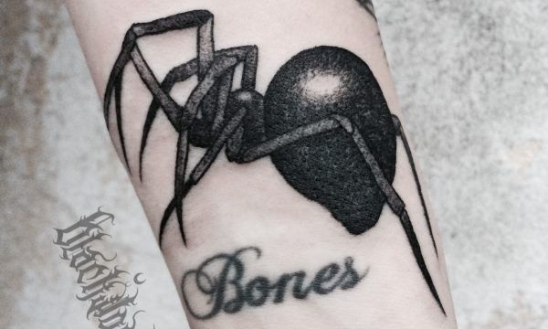 Ligera-ink-tattoo-milano-tatuaggi-milano-migliori-tatuatori-milano-tatuaggi-blackwork-milano-tatuaggio-ragno