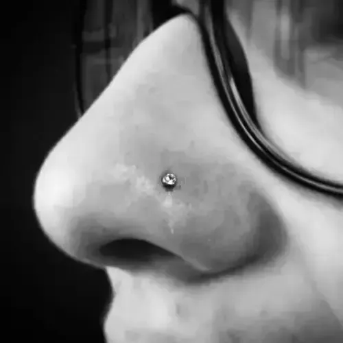 Piercing naso ligera ink piering milano