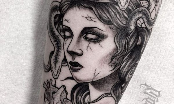 Ligera-ink-tattoo-milano-tatuaggi-milano-migliori-tatuatori-milano-tatuaggi-blackwork-milano-tatuaggio-medusa
