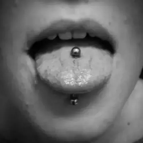 Piercing alla lingua ligera ink piercing milano