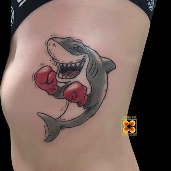 Ligera-ink-tattoo-milano-tatuaggi-milano-migliori-tatuatori-milano-miglior-tattoo-studio-milano-tatuaggio-squalo-tatuaggi-cartoni-animati-milano-tattoo-cartoon-milano