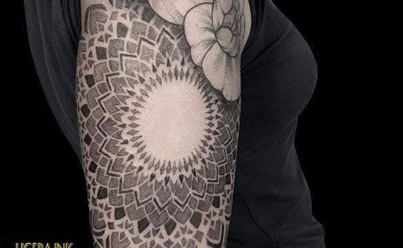 A-Vale-Ligera-ink-tattoo-milano-tatuaggi-milano-migliori-tatuatori-milano-tattoo-blackwork-milano-tattoo-mandala-tatuaggio-mandala-tattoo-ornamentale-tatuaggio-ornamentaletattoo-mandala-tatuaggio-mandala-tattoo-ornamentale-tatuaggio-ornamentale (1)