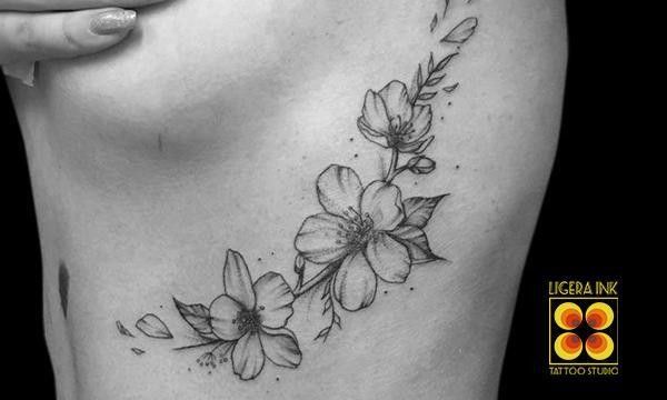 Ligera-ink-tattoo-milano-tatuaggi-milano-migliori-tatuatori-milano-tattoo-blackwork-milano-tatuaggi-balckwork-milano-tatuaggio-fiori-di-ciliegio-tattoo-fiiori-di-ciliegio-milano