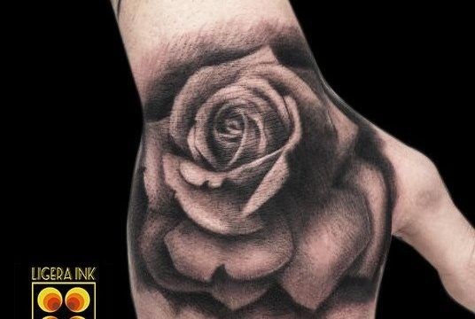 Ligera-ink-tattoo-milano-tatuaggi-milano-migliori-tatuatori-milano-tatuaggi-realistico-milano-tattoo-realistico-milano-tattoo-rosa-tatuaggio-rosa