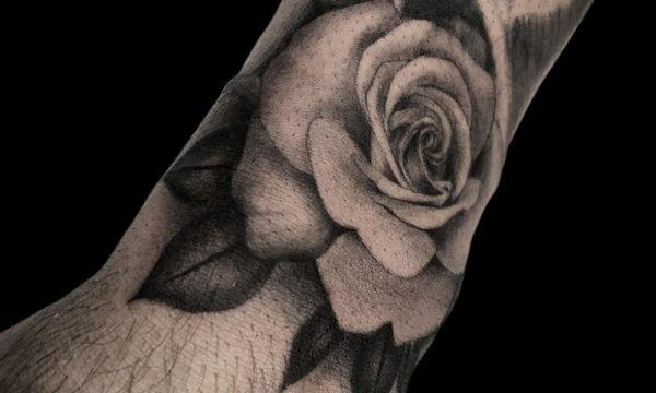 Ligera-ink-tattoo-milano-tatuaggi-milano-migliori-tatuatori-milano-tattoo-chicano-milano-tatuaggi-chicani-milano-tatuaggio-scritte-tatuaggio-ritratto-chicano-tatuaggio-rosa-realistica