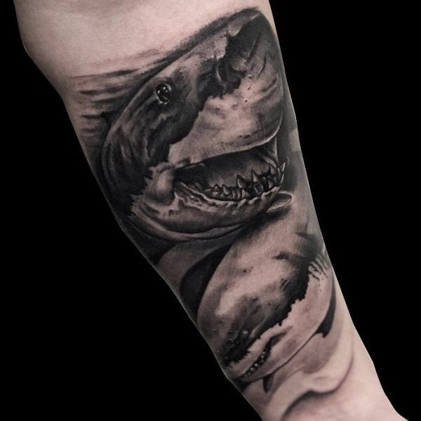 Ligera-ink-tattoo-milano-tatuaggi-milano-migliori-tatuatori-milano-tatuaggi-realistici-milano-tatuaggio-squalo-tattoo-squalo