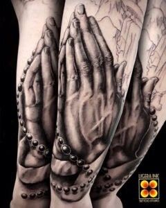Ligera-ink-tattoo-milano-tatuaggi-milano-migliori-tatuatori-milano-tattoo-realistici-milano-tatuaggi-realistici-milano-tattoo-milano-tatuaggio-ritratto-milano-chicano-tattoo-preghiera