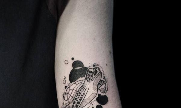 Ligera-ink-tattoo-milano-tatuaggi-milano-migliori-tatuatori-milano-tattoo-blackwork-milano-tatuaggi-blackwork-milano-tatuaggio-blackwork-milano-tatuaggio-sketch-tartaruga