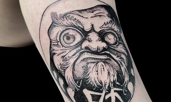 Ligera-ink-tattoo-milano-tatuaggi-milano-migliori-tatuatori-milano-tattoo-blackwork-milano-tatuaggi-blackwork-milano-tatuaggio-daruma