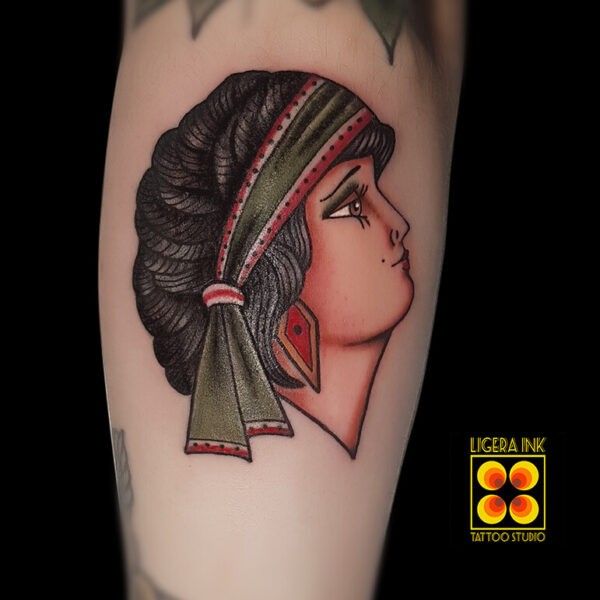 Ligera-ink-tattoo-milano-tatuaggi-milano-migliori-tatuatori-milano-tatuaggio-tradizionale-milano-tattoo-tradizionale-milano-tatuaggio-donnina