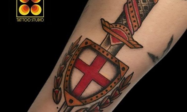 Ligera-ink-tattoo-milano-tatuaggi-milano-migliori-tatuatori-milano-tatuaggio-tradizionale-milano-tattoo-tradizionale-milano-tatuaggio-pugnale-tattoo-pugnale