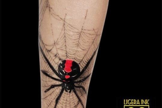 Ligera-Ink-Tattoo-Milano-Tatuaggi-milano-tatuatori-milano-tatuaggio-blackwork-milano-tattoo-blackwork-milano-tatuaggio-ragno