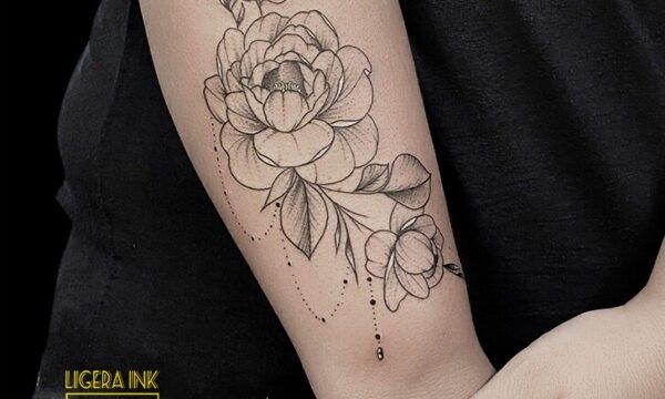 Ligera-Ink-Tattoo-Milano-Tatuaggi-milano-tatuatori-milano-tatuaggio-blackwork-milano-tattoo-blackwork-milano-tatuaggio-rosa-tattoo-lecco