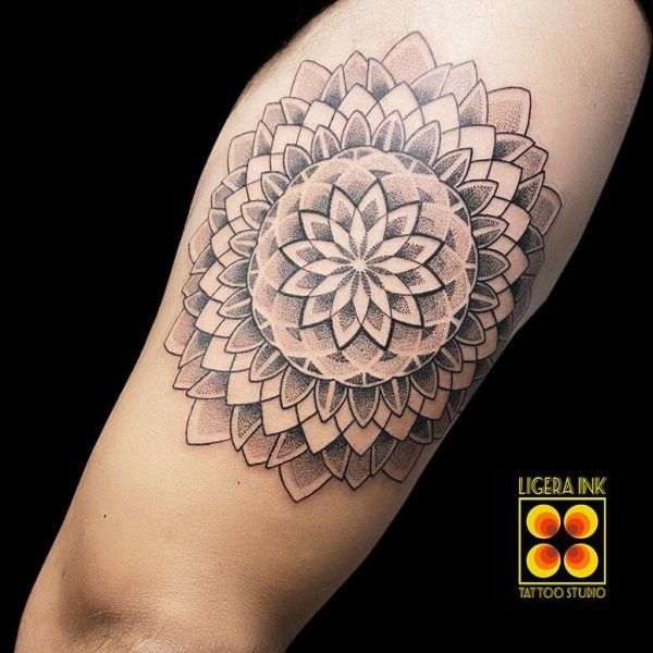 Ligera-ink-Tattoo-Cinisello-Balsamo-tatuaggi-cinisello-balsamo-tatuatori-cinisello-tatuaggi-geometrici-tatuaggi-dotwork-milano-tatuaggio-mandala