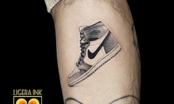 Ligera-ink-tatuaggi-milano-migliori-tatuatori-milano-tattoo-blackwork-milano-tatuaggi-blackwork-milano-tatuaggio-air-jordan-1-tattoo-lecco
