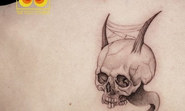 Ligera-ink-tattoo-milano-tatuaggi-milano-migliori-tatuatori-milano-tattoo-blackwork-milano-tatuaggi-blackwork-milano-tatuaggio-mandala-balckwork-milano-tatuaggio-teschio