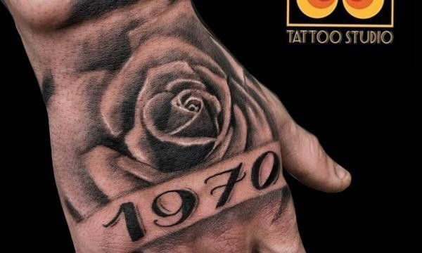 Ligera-ink-tattoo-milano-tatuaggi-milano-migliori-tatuatori-milano-tattoo-realistici-milano-tatuaggi-realistici-milano-tattoo-ritratto-milano-tatuaggio-ritratto-milano-tatuaggio-rosa-mano