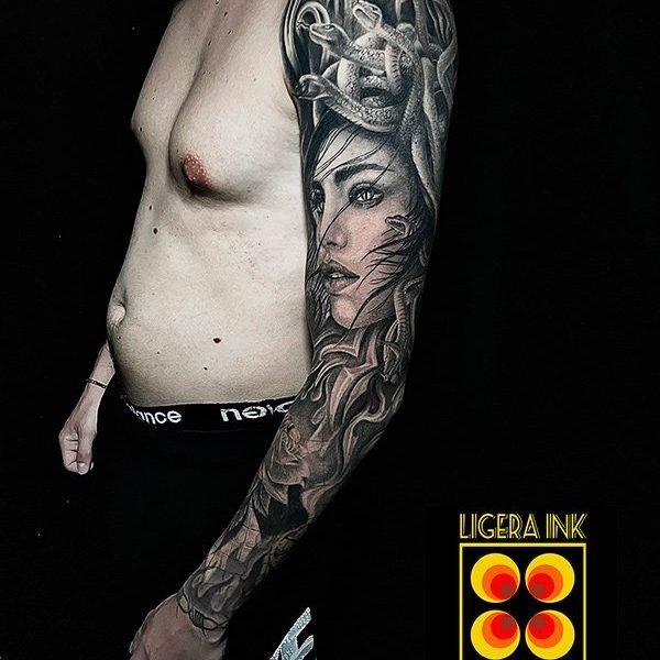 Ligera-ink-tattoo-milano-tatuaggi-milano-migliori-tatuatori-milano-tatuaggio-Tatuaggi-realistici-milano-tattoo-realistici-milano-tatuaggio-polpo-tatuaggio-medusa