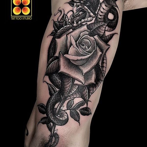 Ligera-ink-tattoo-milano-tatuaggi-milano-migliori-tatuatori-milano-tatuaggio-Tatuaggi-realistici-milano-tattoo-realistici-milano-tatuaggio-serpente-rosa