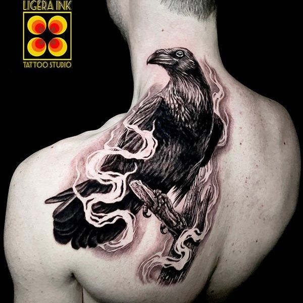 Ligera-ink-tattoo-milano-tatuaggi-milano-migliori-tatuatori-milano-tatuaggio-Tatuaggi-realistici-milano-tattoo-realistici-milano-tatuaggio-polpo-tatuaggio-corvo