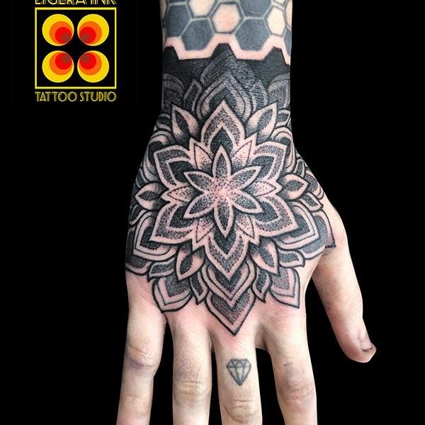 Ligera-ink-Tattoo-Cinisello-Balsamo-tatuaggi-cinisello-balsamo-tatuatori-cinisello-tatuaggi-geometrici-tatuaggi-dotwork-milano46