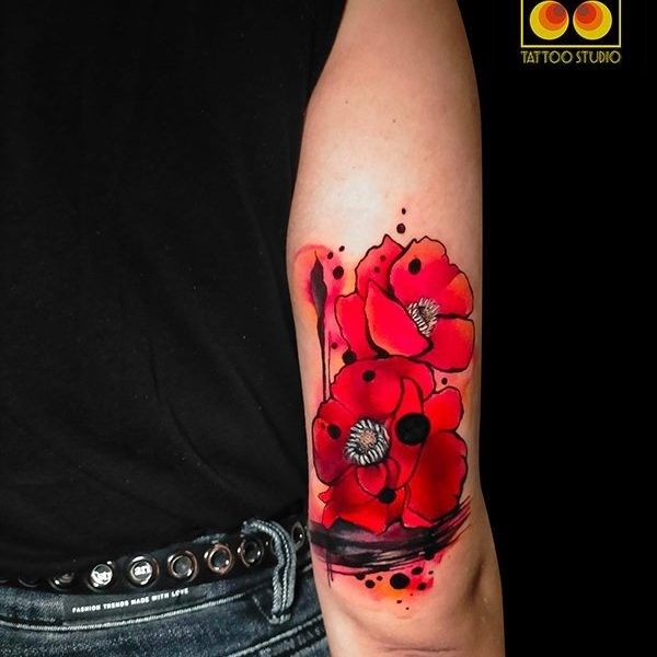 Ligera-Ink-Tattoo-Milano-Tatuaggi-milano-tatuatori-milano-tatuaggio-watercolor-milano-tattoo-watercolor-tatuatrice-watercolor-milano-tatuaggio-papavero-watercolor