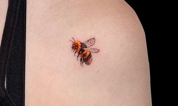 Ligera-ink-tattoo-milano-tatuaggi-milano-migliori-tatuatori-milano-tattoo-realistici-milano-tatuaggi-realistici-milano-tattoo-ape-regina-milano-tatuaggio-ape-regina