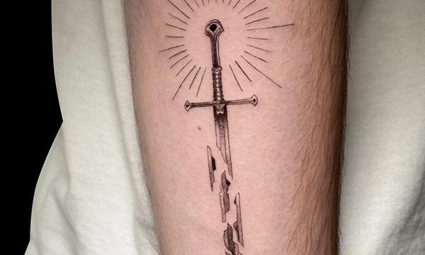 Ligera-Ink-Tattoo-milano-Tatuaggi-Milano-tatuatori-Milano-Walk-in-tattoo-milano-tatuaggi-Milano-fineline-milano-tatuaggi-Fineline-Milano-Tattoo-Fineline-Milano-Spada-Elena