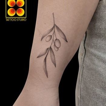 Ligera-Ink-Tattoo-milano-Tatuaggi-Milano-tatuatori-Milano-Walk-in-tattoo-milano-tatuaggi-Milano-blackwork-milano-tatuaggi-blackwork-Milano-Tattoo-Milano-Tatutaggi-blackwork-Milano-Fineline-Ulivo-Althea.jpg