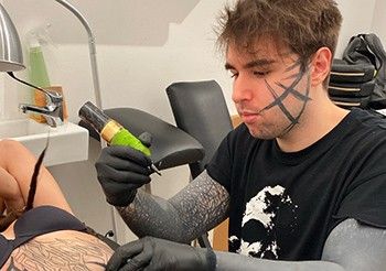 milano-tatuaggi-blackwork-Milano-Tattoo-Milano-Tatutaggi-blackwork-Milano-Dark-lettering-dark-ornamental-Leo-ritratto2