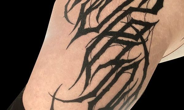 milano-tatuaggi-blackwork-Milano-Tattoo-Milano-Tatutaggi-blackwork-Milano-Dark-lettering-dark-ornamental-Leo3