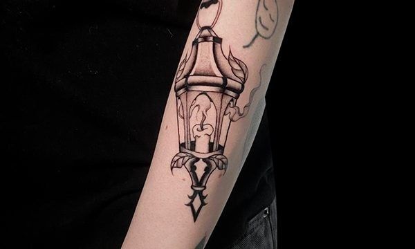 Ligera-Ink-Tattoo-milano-Tatuaggi-Milano-tatuatori-Milano-Walk-in-tattoo-milano-tatuaggi-Milano-fineline-milano-tatuaggi-Fineline-Milano-Tattoo-Fineline-Milano-Martina-lampada.jpg